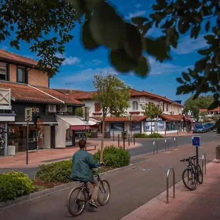 A 2 Pas De La Plage!